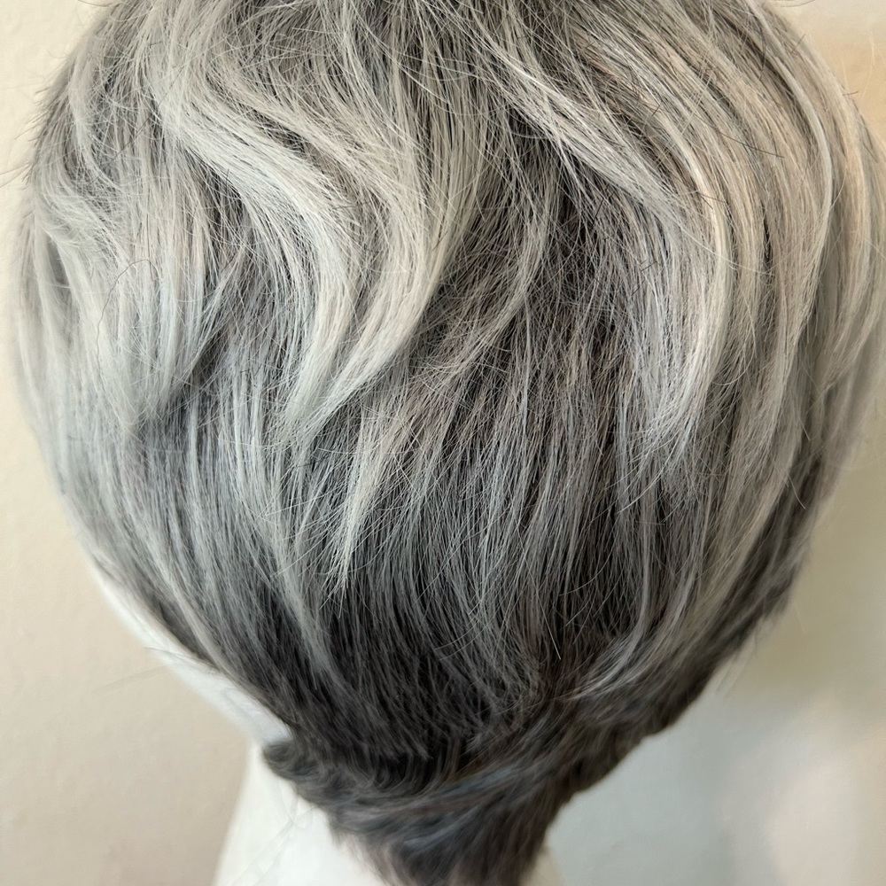 Wig - Picture 3 of 6